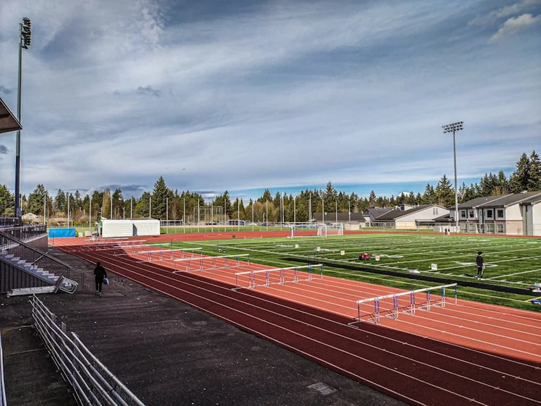 Ilmatsalu kool saab uue spordiväljaku, Tartu hooldustööd teleskooplaaduri