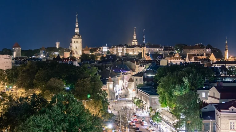 Tallinna suveõhtu plaan: jalutuskäik, kultuur ja õhtusöök