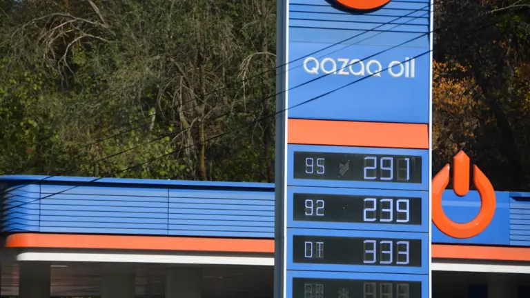 Tankla hinnatahvli vaade, kus kuvatakse bensiini ja diislikütuse erinevaid hindasid