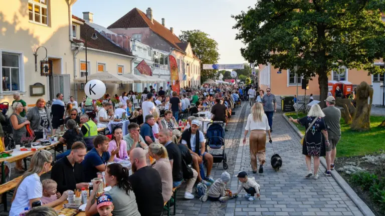 Festival tõi Paidesse rahvahulga ja muutis linna rütmi