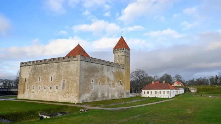„Vaikus ja Valgus” jõuab 11. augustil Kuressaare linnusesse