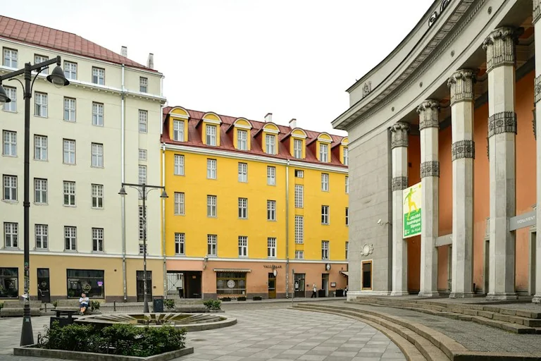 Rahvusraamatukogu Tõnismäel: Raine Karbi avalik arhitektuur